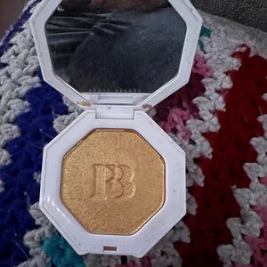 Fenty highlighter
